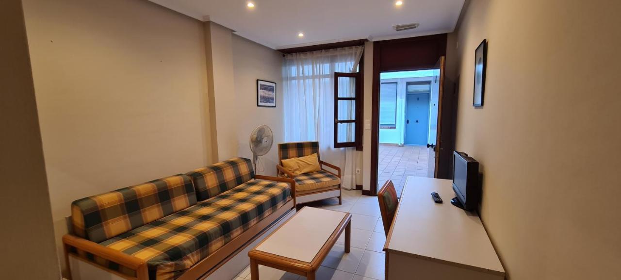 Apartamentos Elena ลาเรโด ภายนอก รูปภาพ