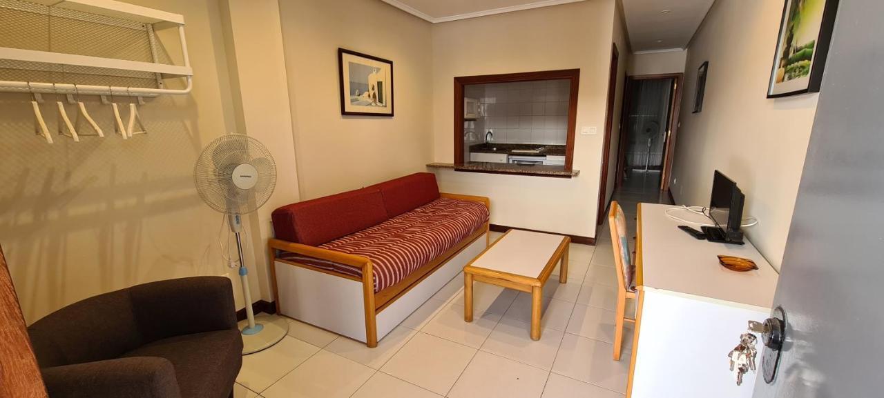 Apartamentos Elena ลาเรโด ภายนอก รูปภาพ